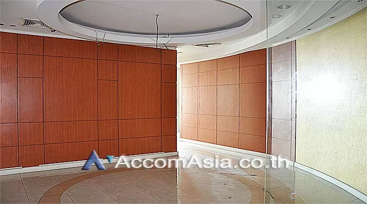 8  Office Space For Rent in Silom ,Bangkok BTS Surasak at Vorawat Building AA10943
